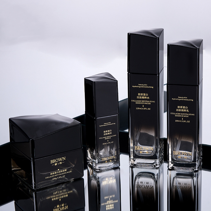 Egyedülálló négyzet alakú, megemelt fedővel ellátott, krémes üvegedény kozmetikai csomagoláshoz