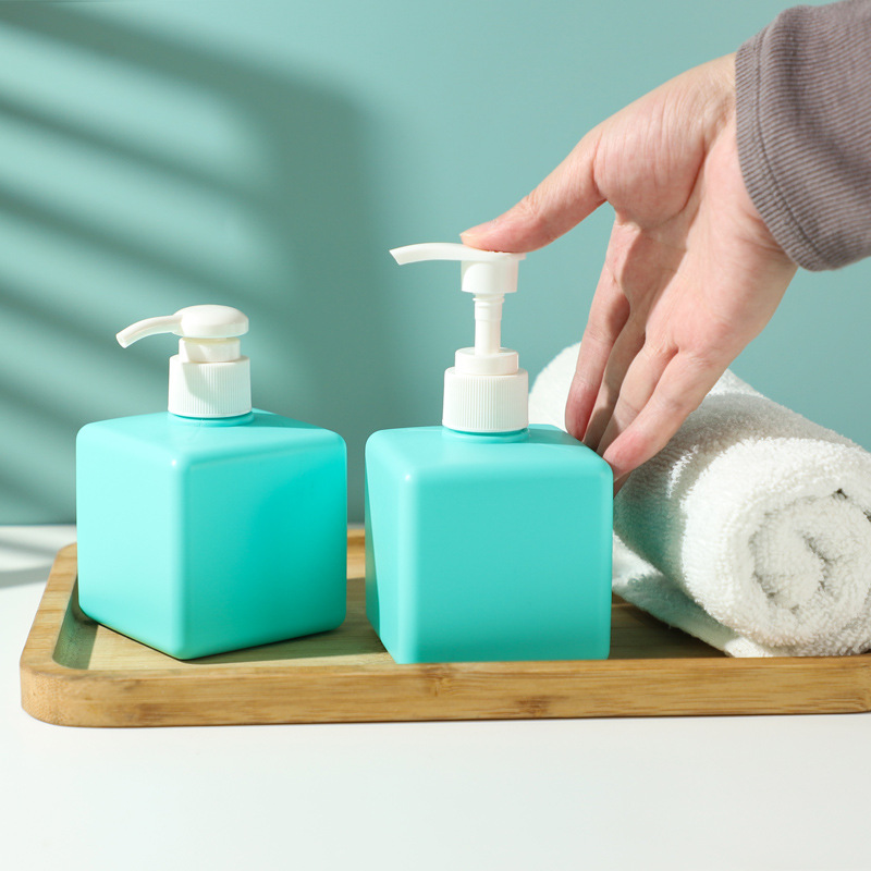 Népszerű újrahasznosított PET műanyag négyzet alakú bőrápoló sampon testvajas olajos palackok 150 ml-es 200 ml-es 250 ml-es méretek szitanyomással Népszerű újrahasznosított PET műanyag négyzet alakú bőrápoló sampon testvajas olajos palackok 150 ml-es 200 ml-es 250 ml-es méretek szitanyomással