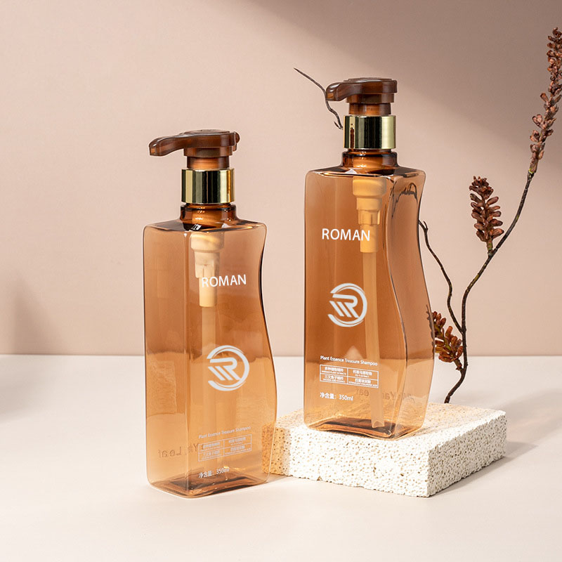 Megbízható 350 ml-es 500 ml-es íves borostyánsárga kisállat műanyag üres testápoló flakon pumpával hajápoló sampon balzsam vagy arckrém használathoz