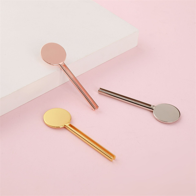 Kozmetikai kulcsrakész csőcsavaró gördülő fogkrém tubus kinyomó kulcs állvánnyal adagolóval fémcső kinyomó Kozmetikai kulcsrakész csőcsavaró gördülő fogkrém tubus kinyomó kulcs állvánnyal adagolóval fémcső kinyomó