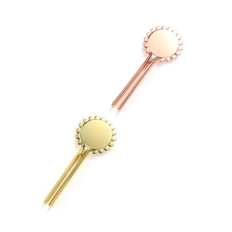 Mosolygó virág formájú cinkötvözet csőcsavaró Mosolygó virág formájú cinkötvözet csőcsavaró